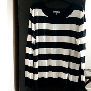 Neiman Marcus Collection Cashmere Black/ Cream back v neck sweater.